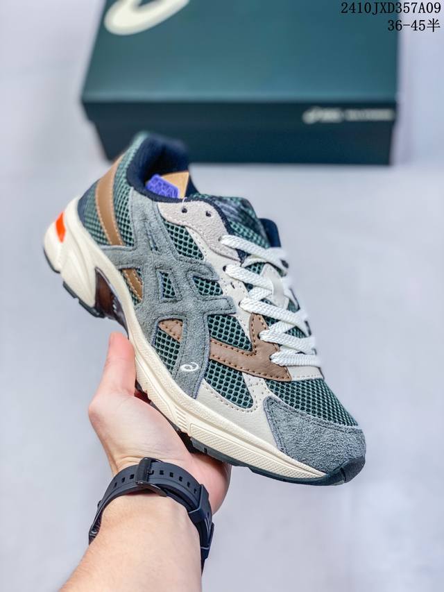 真标带半码！ Asics Gel-1 亚瑟士新款运动跑步鞋 Asics Gel-1 可以称得上是复古美学的入门代表作，它所呈现的是千禧年后期的时代变迁风格。 整