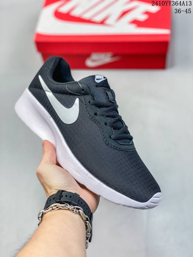 Nike 耐克 采用牛津布透气针织网面材质，超轻md发泡大底，耐克nike Rosherun Woven经典复古伦敦款休闲运动跑步鞋 类型：男女鞋 码数：36