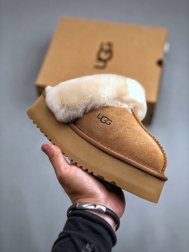 新货ugg 星拖厚底秋冬羊皮毛一体雪地靴 小红书爆款 河南隆丰皮料生产 羊绒鞋垫 冬季保暖外出 家居都是很适合的选择 进年uug推出款式系列 局部偏向年轻消费者