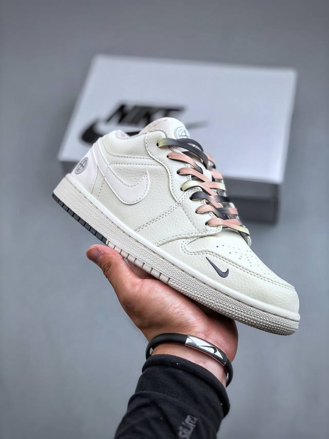 Air Jordan 1 Retro Low X Stone Island 白黑小钩官方同步新色 原装级产物拒绝公底 立体鞋型 细节完美 高清洁度 购置公司同步