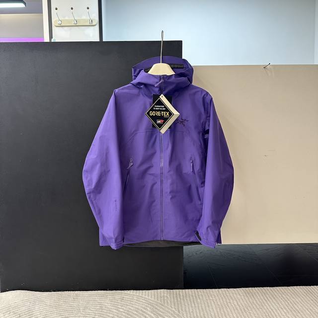 顶级原版，随意对比』 ' Arc'Teryx 始祖鸟beta Jacket防风防水冲锋衣 ： 产品颜色：黑色、原子灰、幻影紫、雾夕粉、破晓蓝 面料及设计细节：