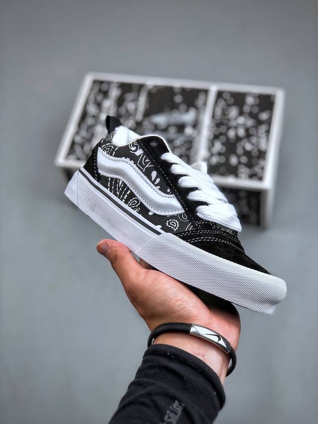 Vans Classics Knu Skool 面包鞋 黑白腰果花面包鞋 Imran Potato与vans联名超火的土豆鞋，复古经典，鞋头放大、包边上移加厚、