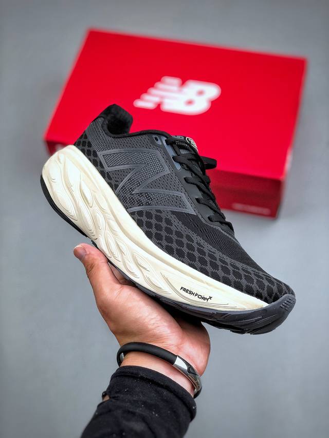 New Balance Nb Fresh Foam 轻量跑鞋 Evoz V2舒适耐磨低帮跑步鞋 货号：M1080B14 尺码：40-45