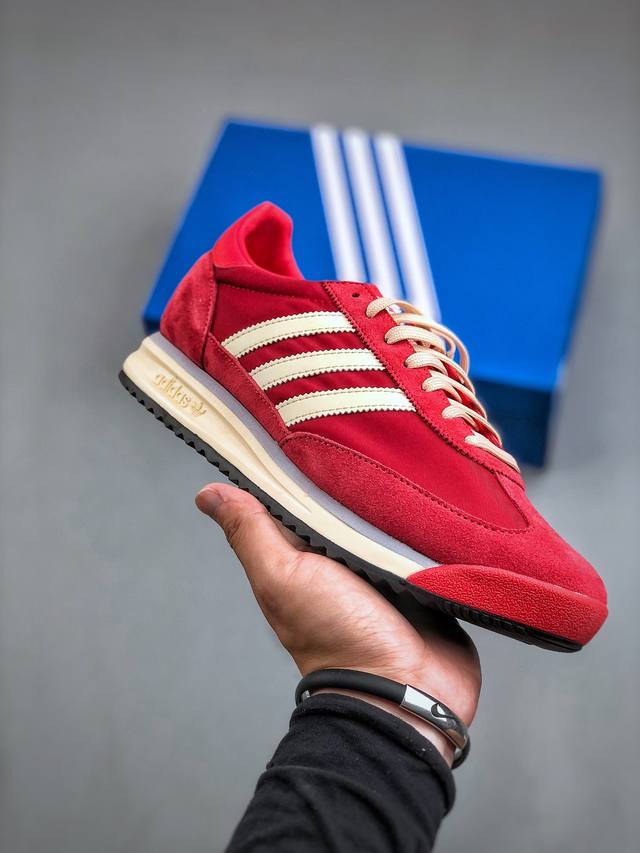 Adidas Originals Sl 72阿迪经典复古慢跑鞋 #鞋款采用舒爽尼龙鞋面、绒面革饰面和皮革细节等设计。与此同时，搭载着 Ecotex 鞋舌，更添质