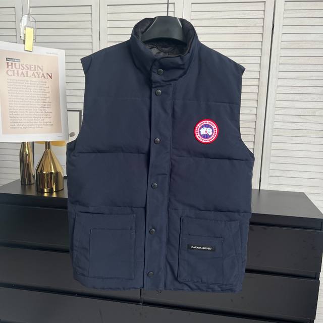 顶级版本，随意对比』 Canada Goose｜加拿大鹅 Freestyle Crew经典款羽绒马甲 颜色：藏青色 尺码：Xs，S，M，L，Xl，Xxl 无论是