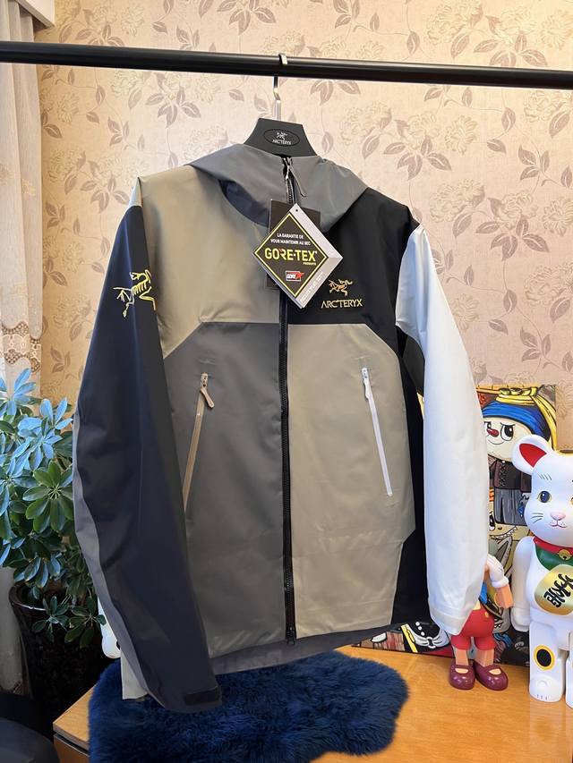 顶级版本，随意对比』 Arc‘Teryx 始祖鸟 X Beats Beta Jacket全热封压胶拼色硬壳冲锋衣 日本限定 整件采用高温无缝压胶工艺，袖口压胶定