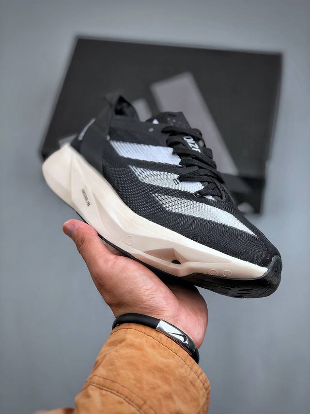 Adidas Adizero Adios Pro 3 阿迪透气低帮跑步鞋 #鞋款融合 Lightstrike 和 Lightstrike Pro 技术，采用乙烯