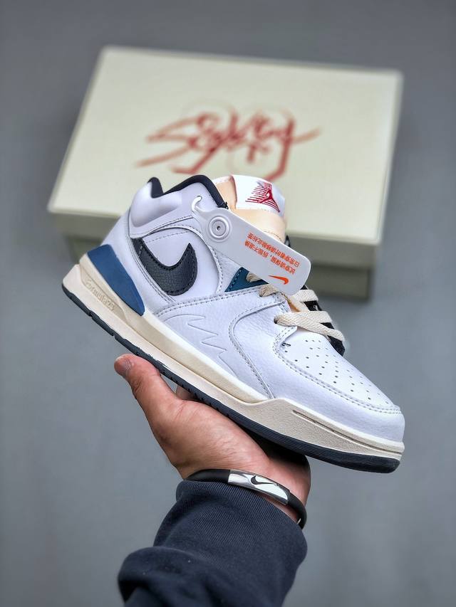 Air Jordan Stadium 90 Stadium Jordan Stadium 90充满了对tinkerhathield 原创设计的致敬，包括中足网状