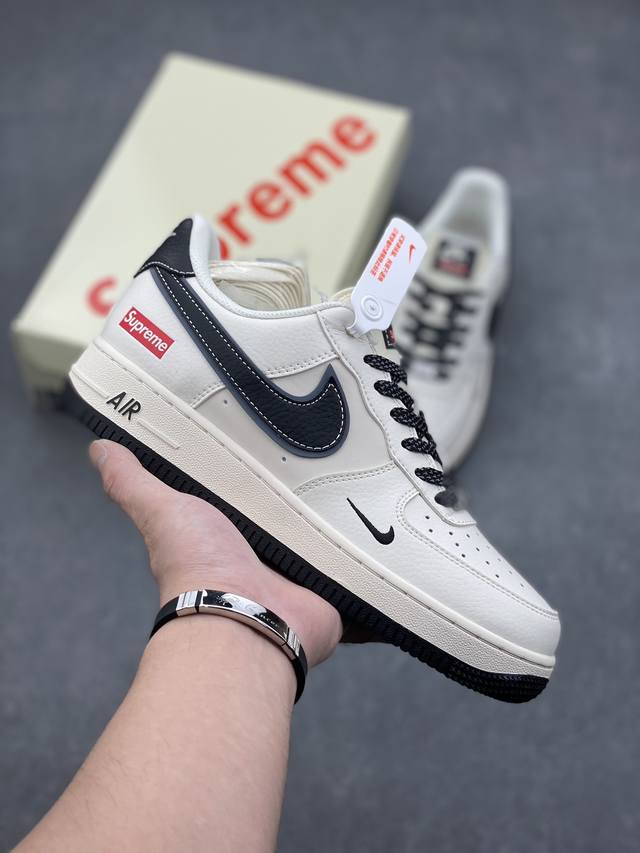 海外限量发售！公司级nike Air Force 1 '07 Low “Supreme联名--米黑勾满天星”空军一号 低帮 运动鞋 休闲鞋 折边针车 工艺难度大