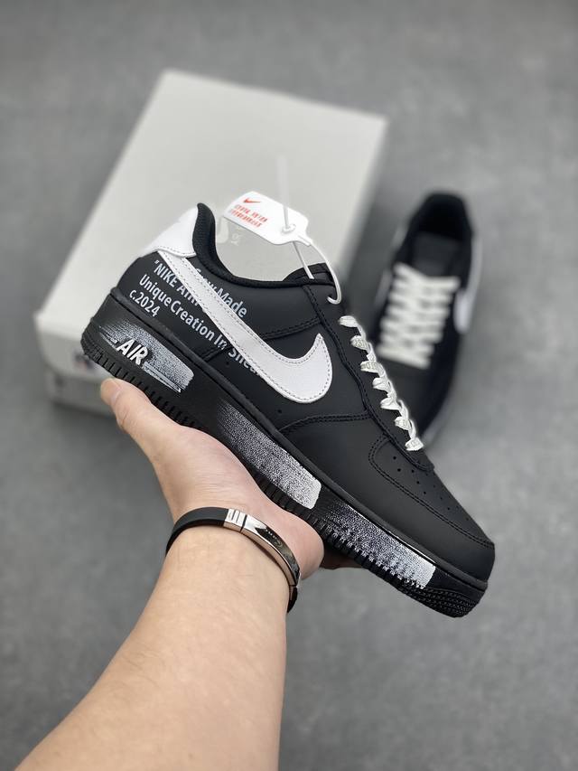 Nike Air Force 1 ’07 Low 空军一号低帮百搭休闲运动板鞋。柔软、弹性十足的缓震性能和出色的中底设计，横跨复古与现代的外型结合，造就出风靡全