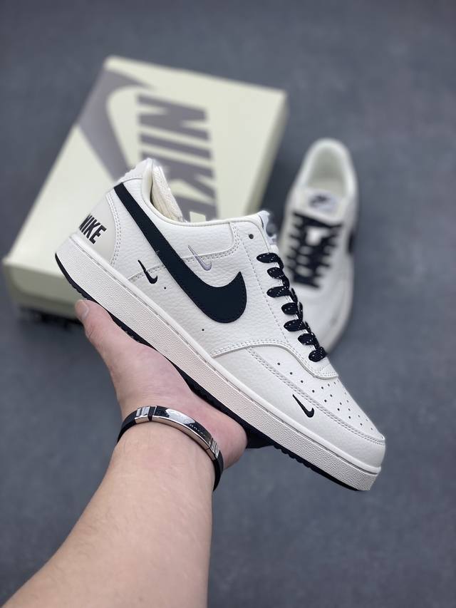 Nike Court Vision Low 三勾联名 休闲运动板鞋 纯原版本 低帮百搭透气休闲运动板鞋，经典耐用的设计，兼顾舒适脚感和出众风范，演绎匠心之作。结