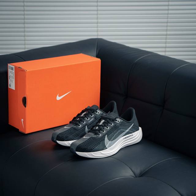耐克 Nike Zoom Pegasus Plus登月超级飞马涡轮增压马拉松慢跑鞋 货号：Fq7262 002 尺码：36 36.5 37.5 38 38.5
