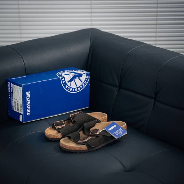 Birkenstock London 博肯 半托后跟系列 凉鞋后跟设计适应多种场景化穿搭出行 皮革绒面时尚休闲平底鞋 牛皮绒面革质地柔软 搭配可调节鞋扣提升穿着
