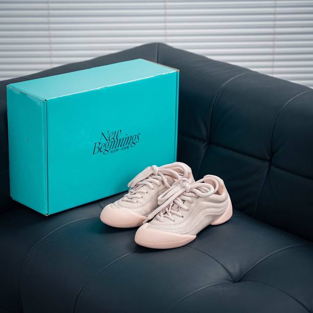 核心私 Alexander Mcqueen 亚历山大-麦昆 2024S Flexion复古运动鞋 受到解剖学的启发 分体鞋底和肌腱状元素体现了品牌初期的设计主题