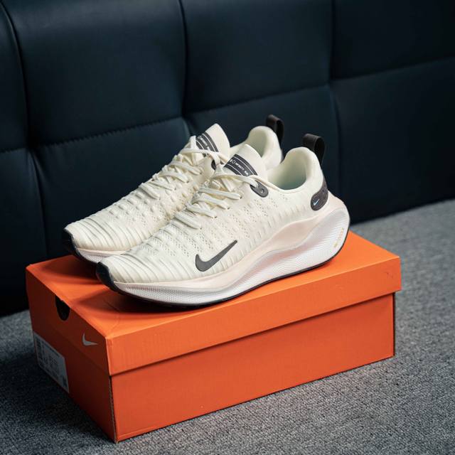 Nike Reactx Infinity Run 4 潮流舒适减震防滑跑步鞋 首发实拍 原版原楦开发 区别市面真标版本 采用flyknit透气编织鞋面 采用全掌