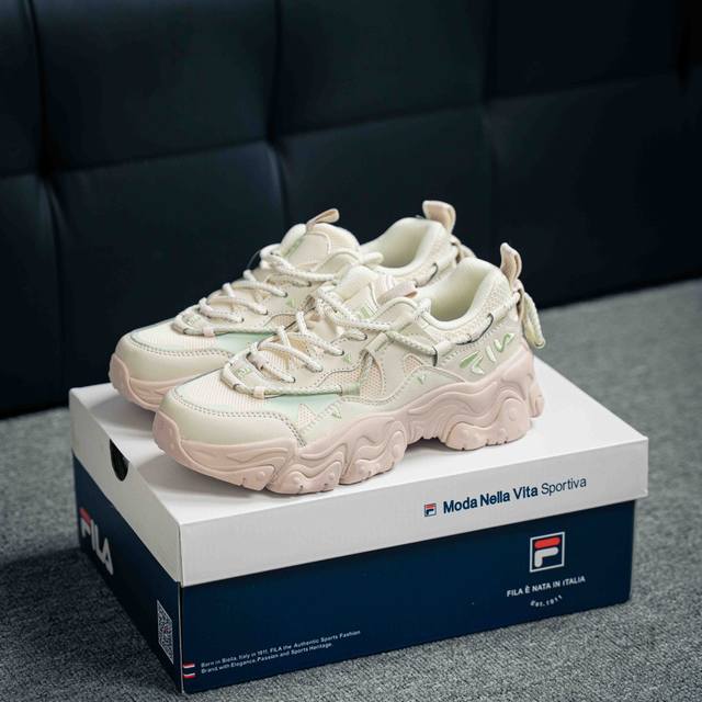 Fila Fusion 斐乐潮牌 时尚潮流休闲运动板鞋 纯原版本 鞋面设计理念源自于历史篮球鞋款smash 从其复古鞋面提炼元素 结合板鞋鞋底做现代拼接的混搭风