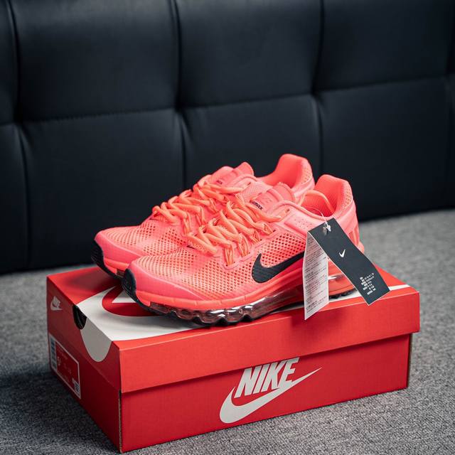 Nike Air Max 2013 舒适时尚耐磨透气 低帮跑步鞋运动鞋携时尚设计闪亮回归，出众有型。采用网眼布细节和运动风无缝覆面，助你保持清爽感受，塑就焕新造