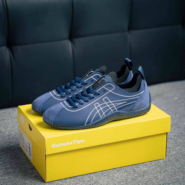 Onitsuka Tiger鬼塚虎sclaw 绒面革织物 舒适运动休闲鞋 复古美学极简风格 整体采用织物和麂皮拼接 简约而不失个性的设计 货号：1183B969