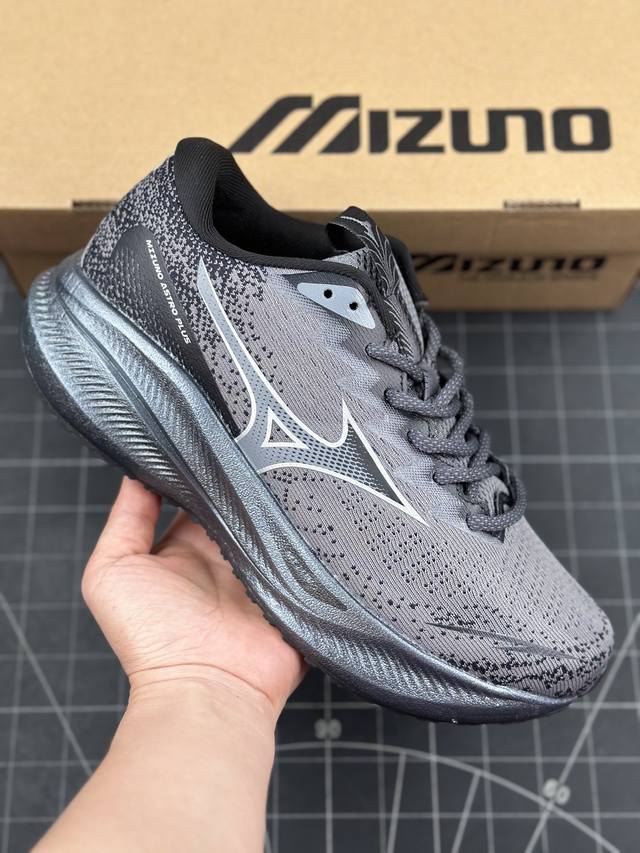 核心私 Mizuno Sports Style美津浓 复古时尚休闲舒适减震运动跑步鞋 美津浓wave机械缓震，可以说是机械缓震跑鞋科技的翘楚。有着非凡的适应性，