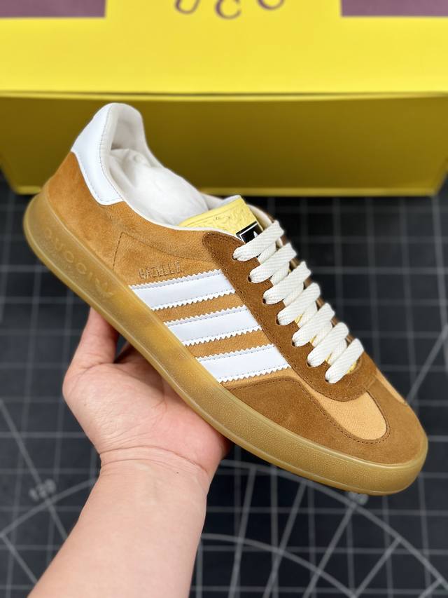 核心私 Adidas X Gucci 重磅联名 三叶草logo与标志性三条杆为设计元素 将其与独属于的gucci 双方选择adidas Originals经典鞋
