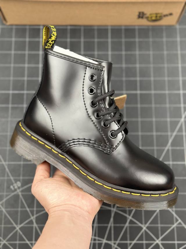 特价福利本地 核心私 新货dr.Martens 马汀博士 马丁靴 1460 经典款6孔系列 哑光面 黑色硬皮 男女款全码开售 某物同香港代购 公司规格 原材生产
