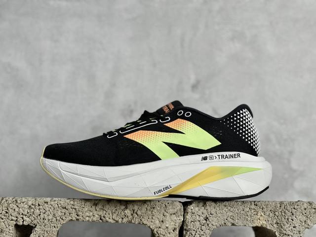 New Balance Nb Fuelcell Supercomp Nb X Rebel V3 跑步鞋 Fuelcell Supercomp Trainer采用
