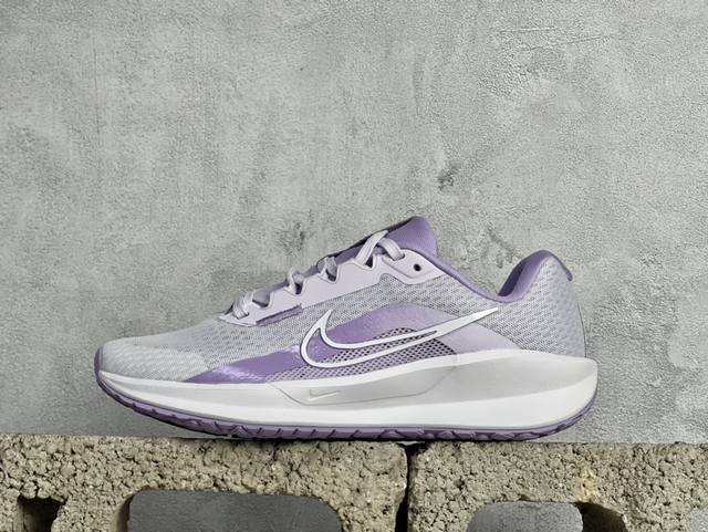 Nike Downshifter 13 舒适百搭 减震透气 低帮休闲跑步鞋出货 Downshifter 13是一款优秀的跑鞋。它采用轻质材料，提供足够的支撑和舒