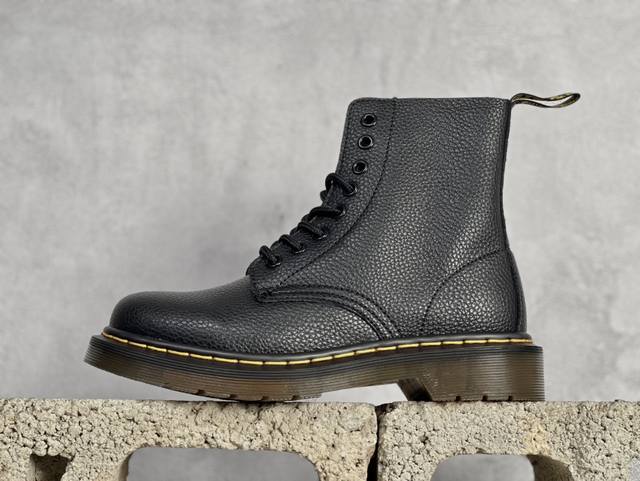 国庆超强特价 Dr.Martens 马汀博士 马丁靴 1460 经典款8孔系列 软面 哑光面 黑色荔枝皮 男女款全码开售 某物同香港代购 同一批次订单 公司规格