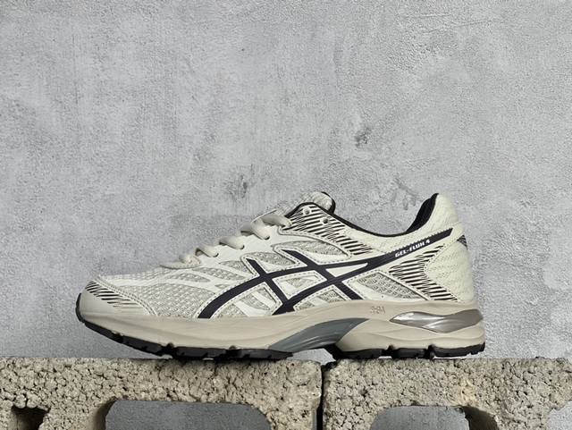 Asics 亚瑟士gel-Flux 4代 系列低帮城市休闲运动跑步鞋 专业的运动科技 出色的缓冲性能 带来舒适的跑步体验 鞋面采用三明治网布 透气性非常出色 鞋