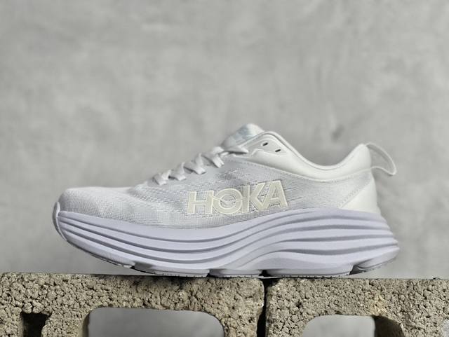 福利特价 Hoka One One Bondi 8 余文乐同款 机能缓震跑鞋 .鞋面部分采用工程网眼面料，可以确保必要的透气性能。使用了全新的莱卡橡筋，这大大提