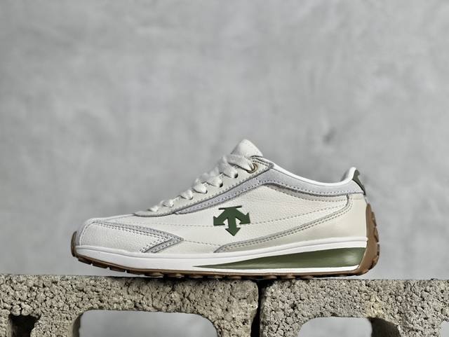 Gx Descente 迪桑特系带舒适百搭防滑耐磨低帮生活休闲鞋 米色 原楦原纸版开发版型 鞋底设计有特殊的纹理或材料，以增加摩擦力，减少滑倒的风险。使用耐用的