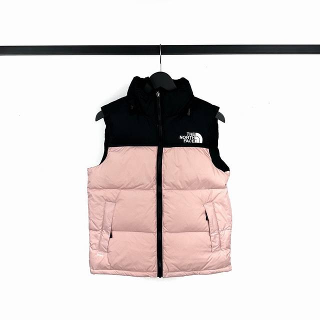 渠道优势，支持代发！ 外贸保真版：北面 粉色 The North Face 北面 经典款羽绒马甲 面料：国内独家日本原厂面料具有防水 防钻绒 防脱色特性，24支