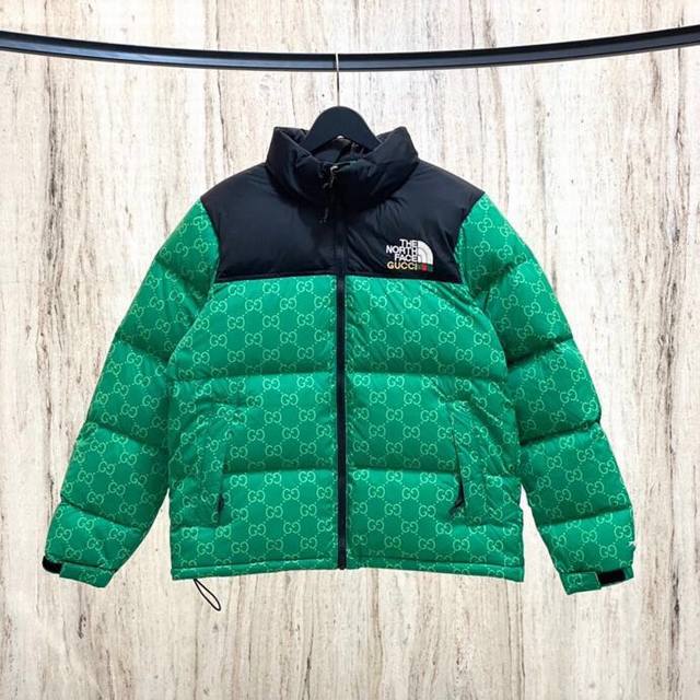 渠道优势，支持代发！ 外贸保真版：北面古驰羽绒服 绿色 Gucci X The North Face 北面联名古驰老花logo 羽绒服 尺码：S M L Xl