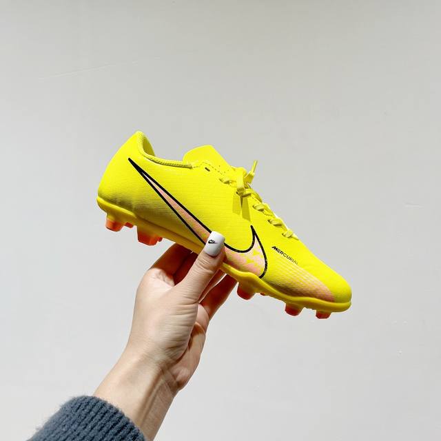 NK刺客15代儿童训练足球鞋 短钉款 SIZE:30-35码 下一代运动传奇：Nike React幼苗刺客15 儿童足球新星们的秘密武器！Nike刺客15代儿童