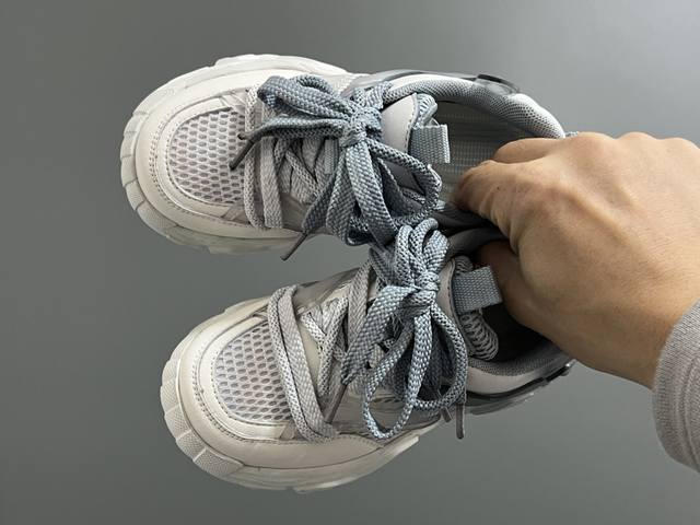 耐克 新款水洗马卡龙魔术贴儿童老爹鞋 SIZE：26-37码 超治愈的马卡龙色系马 魔术贴设计，穿脱方便 耐磨防滑大底，老爹款超百搭