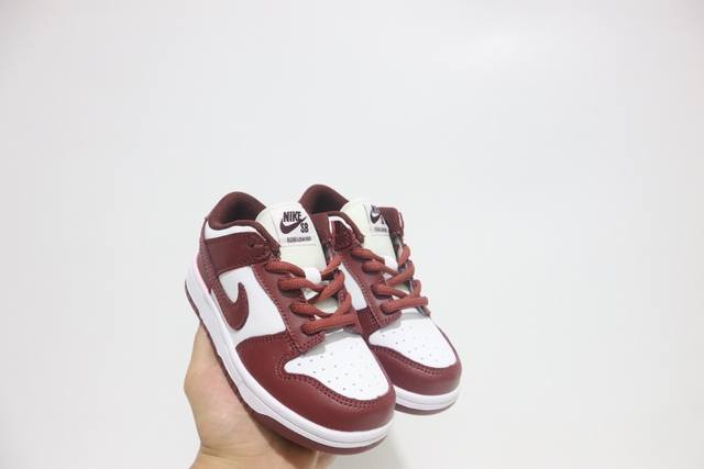 S比软头层低帮儿童板鞋 SIZE：22-37码 小童：22-25码松紧带 大童：26-37码系带 软头层材质，质感细腻柔软高级 SB板鞋款式，百搭又时髦 大小童