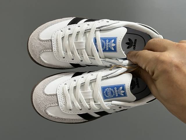 德训联名儿童休闲鞋 SIZE：24-37码 爱惨了德训系列 新工厂新工艺新配色 优质皮料拼接，质感满满 耐磨防滑大底，脚感超赞
