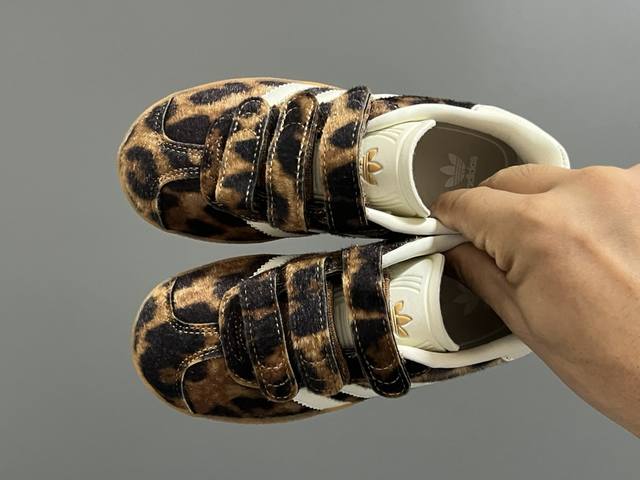 阿迪新款德训gazelle儿童魔术贴休闲鞋 小童 SIZE：24-37码 全网火爆的gazelle系列 超嗲的配色，上脚超好看 大小童魔术贴区分匠心打造 橡胶耐