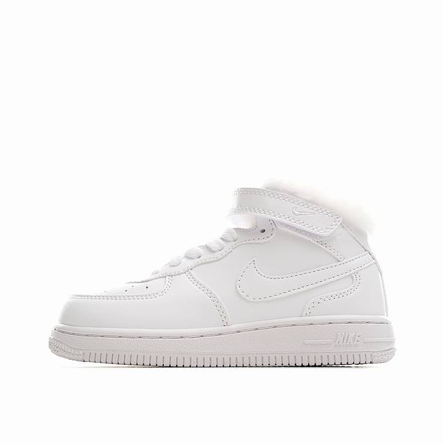 NK Air Force 1 Mid 空军一号高帮加绒魔术贴童鞋 高帮加绒儿童运动童鞋决心在寒冷的月份让我们的双脚保持舒适和温暖，在他们1982 年款的经典设计