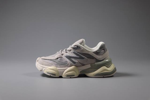 新百伦 New Balance NB9060童鞋26-37 海外版配色不仅显档次，鞋子也更轻盈时尚大气的外观设计，学生必入的百搭童鞋款