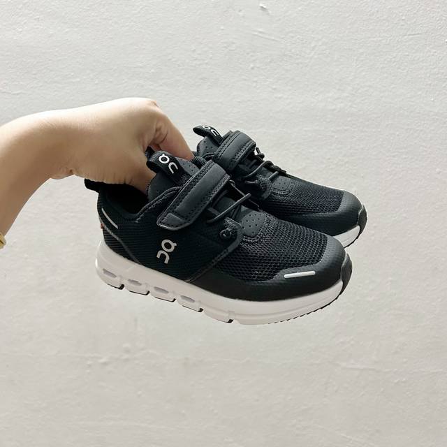 On昂跑魔术贴松紧带儿童运动鞋 Size:26-37.5码 小众童鞋运动鞋来咯～ on昂跑缓震魔术贴儿童运动鞋 鞋头增加额外的橡胶垫片加强耐久性 加宽外底搭载多