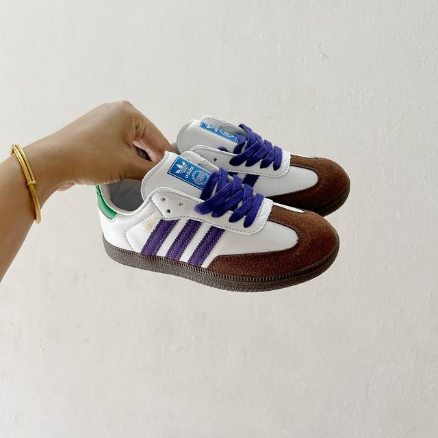 Adidas德训儿童板鞋 SIZE:24-35码 全网的爆炸款 被问疯的儿童德训鞋！！舒适百搭天花板可盐可甜的潮流气息，看上直接打包带走！ 这双鞋请务必收下！时