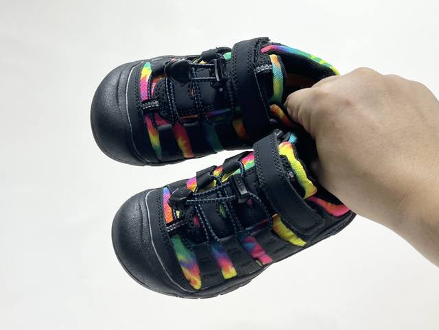 专G版KEEN潮牌户外帆布新款男女童登山徒步运动鞋 SIZE：26-37码 超爱的户外潮牌 户外当道，徒步爬山旅行上学必备 帆布材质，舒适耐穿 魔术贴松紧带设计