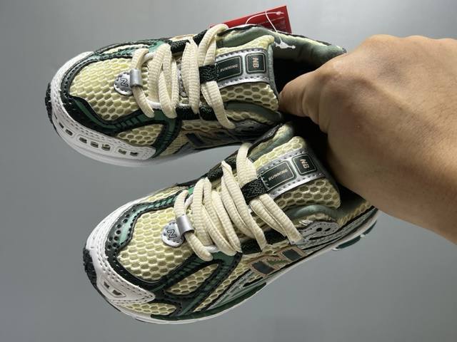 牛B新款 6R复古美式儿老爹运动鞋 SIZE：26-37码 新款美式复古跑鞋风 网面拼接，透气舒适 线条流畅自然，时髦度 开学力荐单品