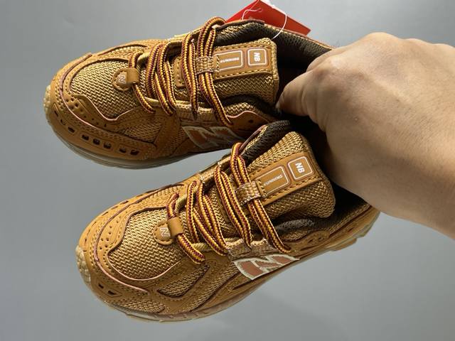 牛B新款 6R复古美式儿老爹运动鞋 SIZE：26-37码 新款美式复古跑鞋风 网面拼接，透气舒适 线条流畅自然，时髦度 开学力荐单品