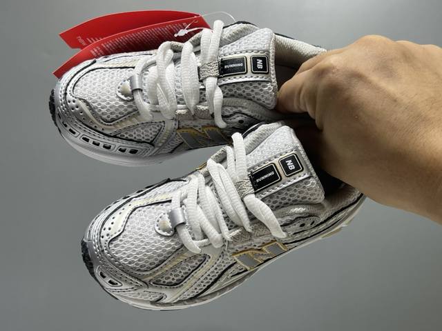 牛B新款 6R复古美式儿老爹运动鞋 SIZE：26-37码 新款美式复古跑鞋风 网面拼接，透气舒适 线条流畅自然，时髦度 开学力荐单品