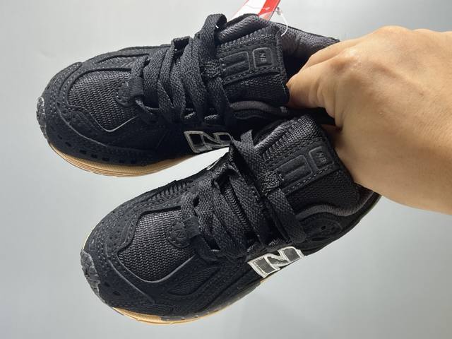 牛B新款 6R复古美式儿老爹运动鞋 SIZE：26-37码 新款美式复古跑鞋风 网面拼接，透气舒适 线条流畅自然，时髦度 开学力荐单品