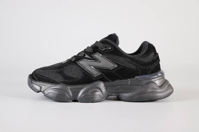 新百伦 New Balance NB9060童鞋26-37 海外版配色不仅显档次，鞋子也更轻盈时尚大气的外观设计，学生必入的百搭童鞋款