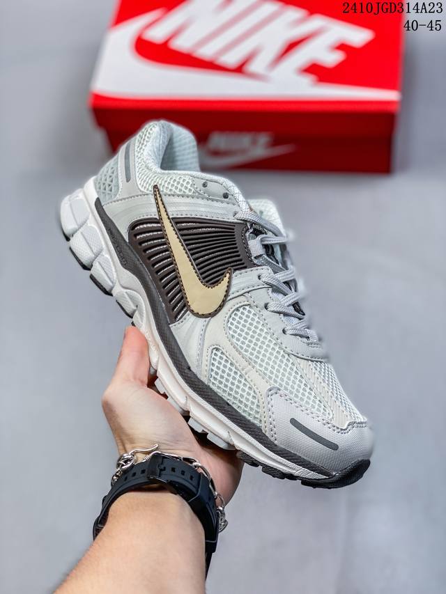 真标耐克Nike Zoom Vomero 5 SP”Vast Grey Sail“马拉松复古跑五代休闲运动慢跑鞋 货号：FQ6868-111 尺码: 40 40
