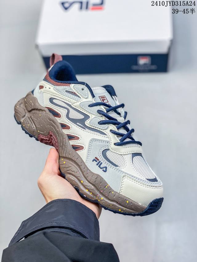 公司级独家实拍 FILA FUSION Fluid 斐乐摩登潮牌防滑耐磨轻便 FUSION 系列传承了 FILA 的百年基因，融入年轻运动及潮流文化，成为引领变